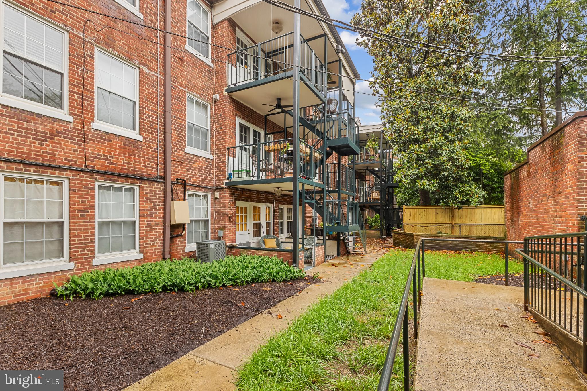 ROSEMONT STATION - Residential