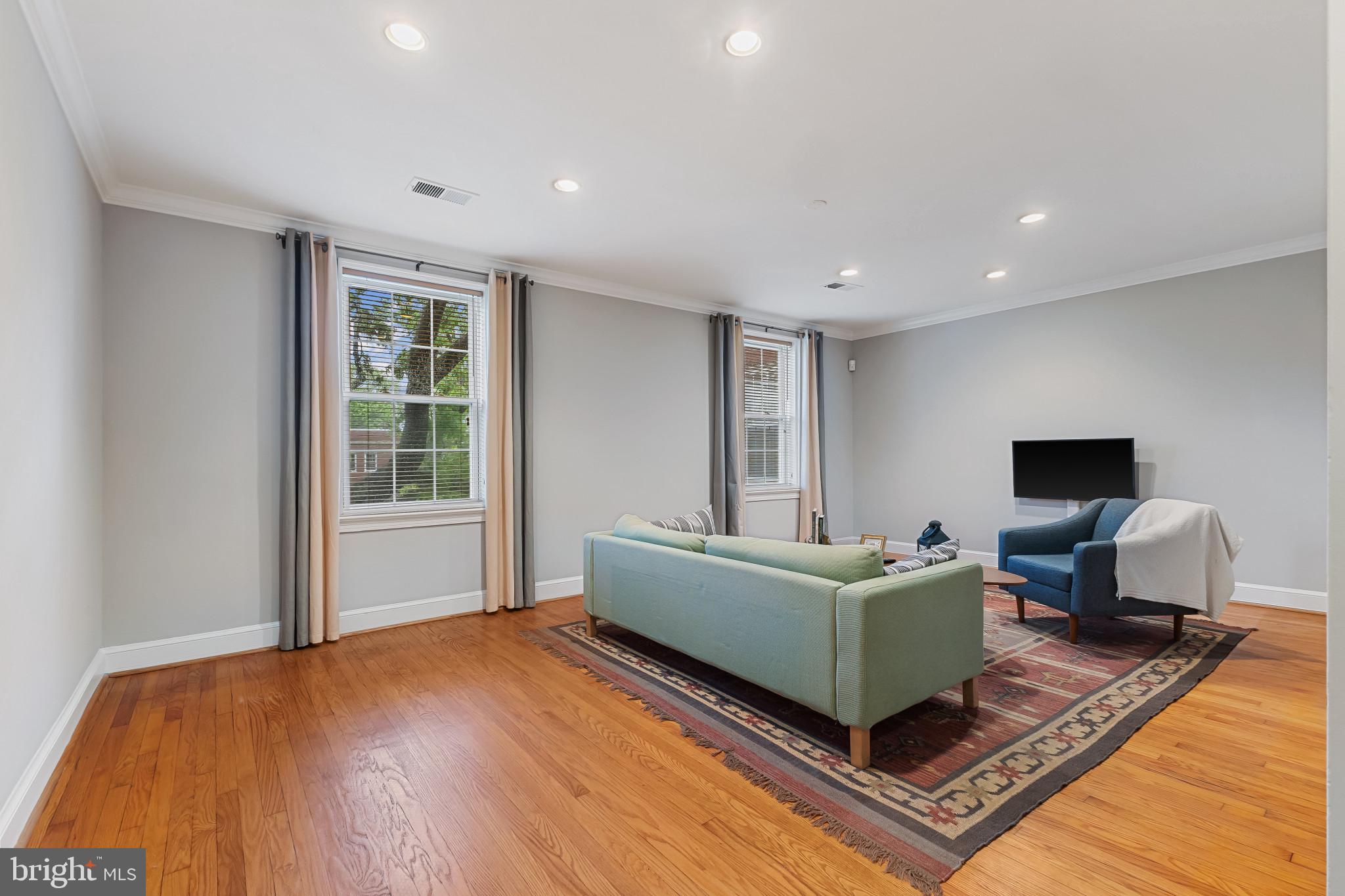 400 COMMONWEALTH AVENUE 303