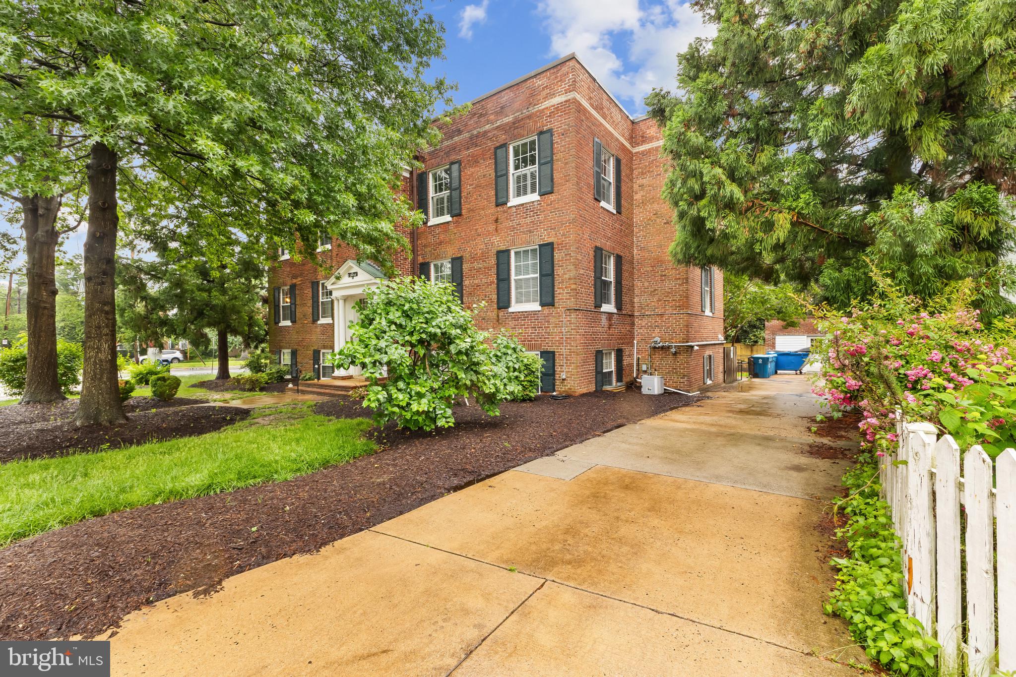 400 COMMONWEALTH AVENUE 303