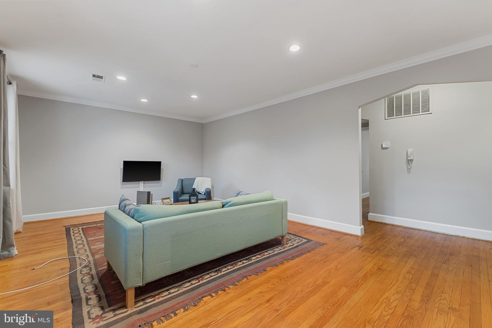 400 COMMONWEALTH AVENUE 303