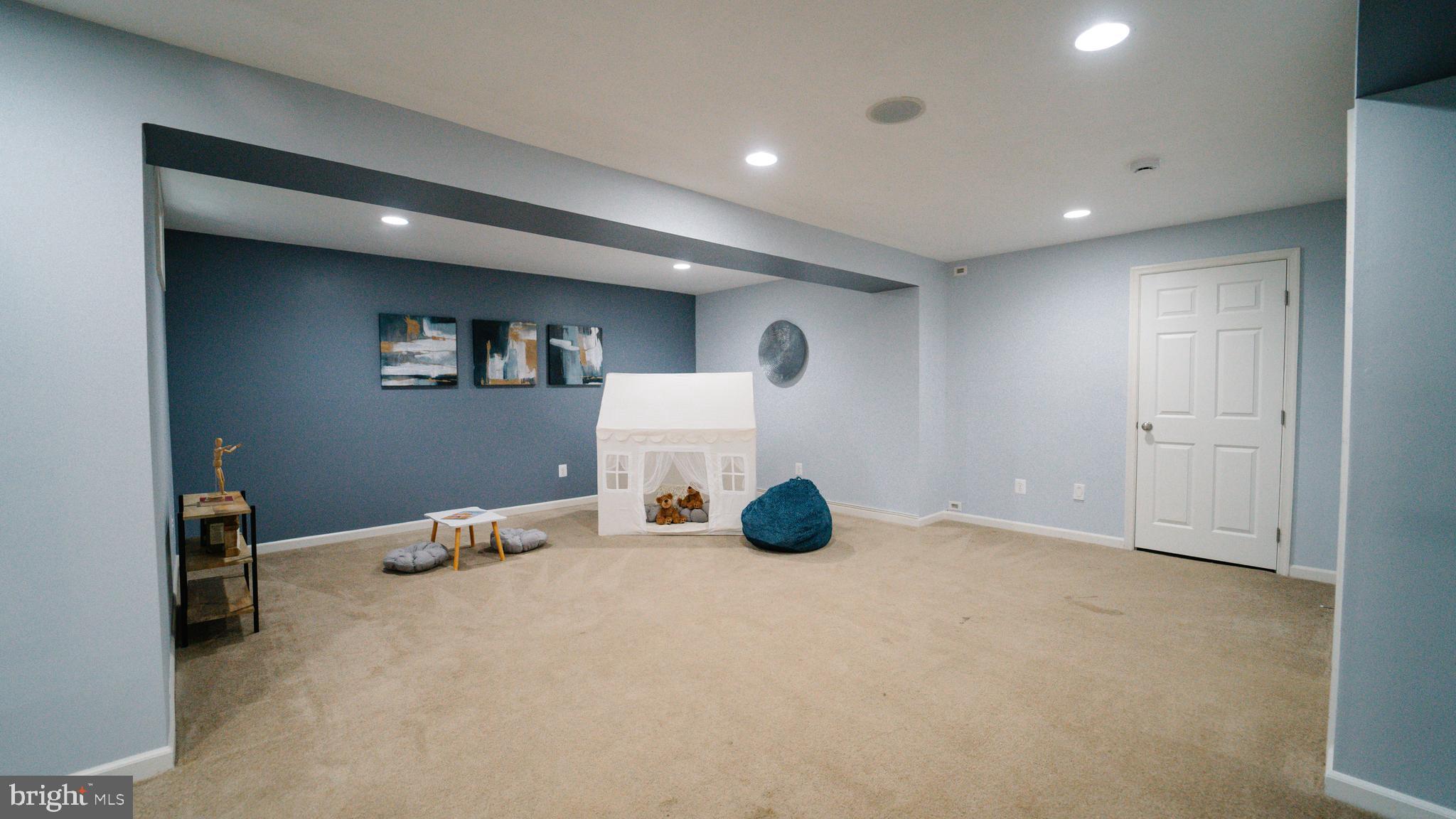 LAKELAND PLACE - Residential