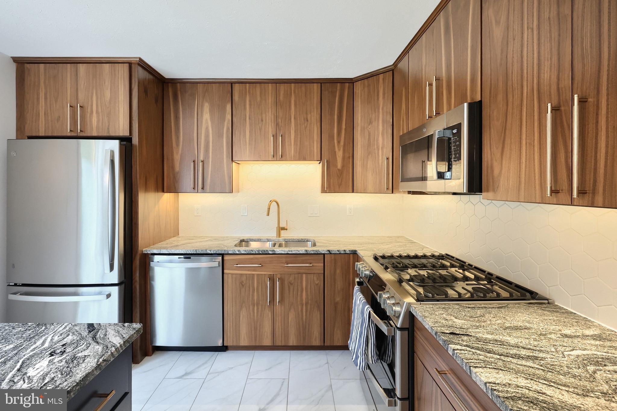 COUNTRY RIDGE - Residential