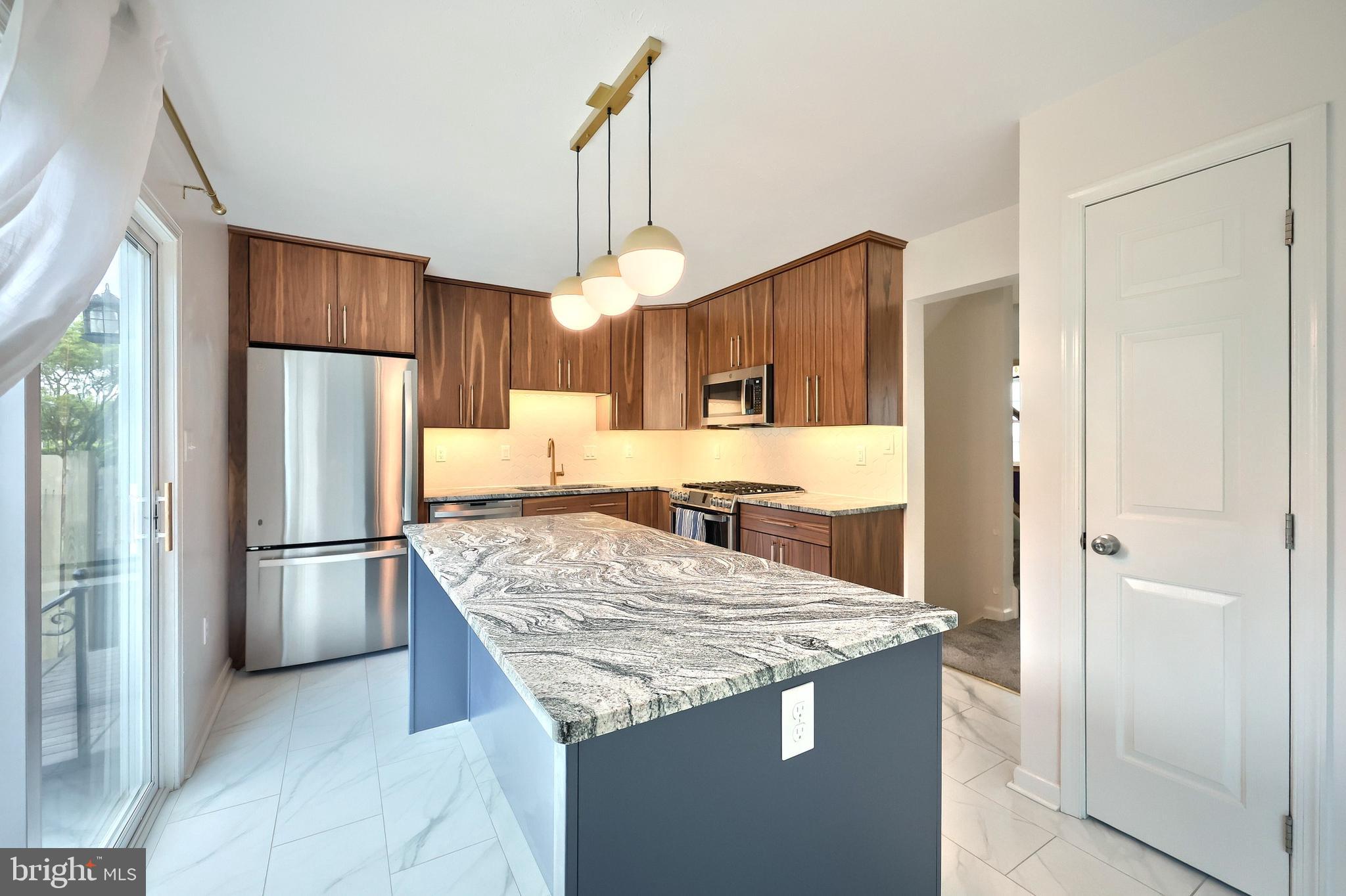 COUNTRY RIDGE - Residential