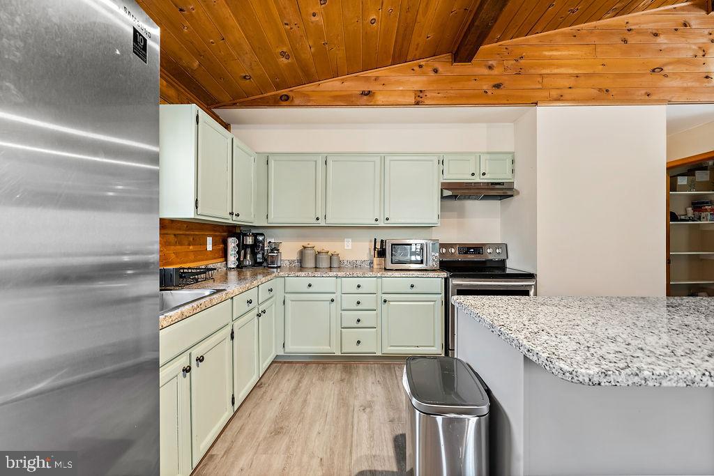 HIDDEN LAKE - Residential