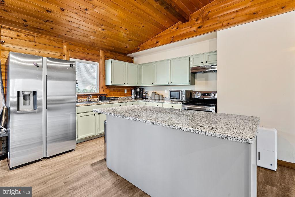 HIDDEN LAKE - Residential