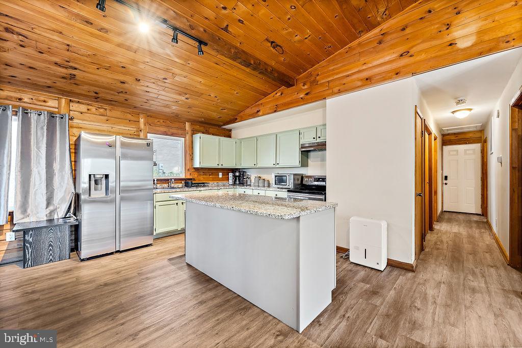 HIDDEN LAKE - Residential