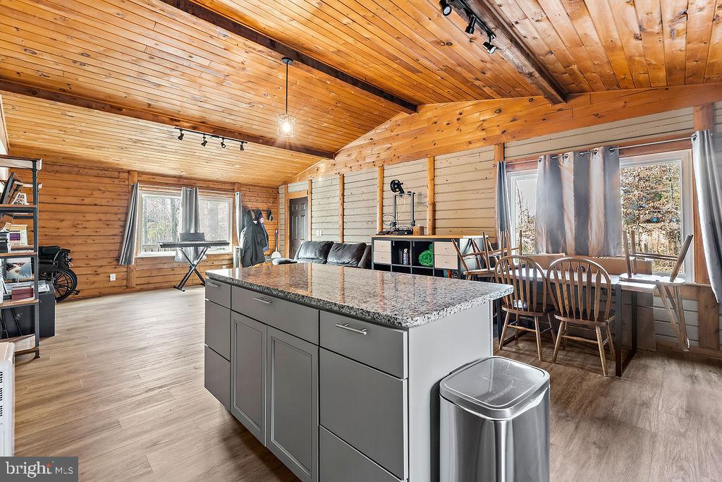 HIDDEN LAKE - Residential