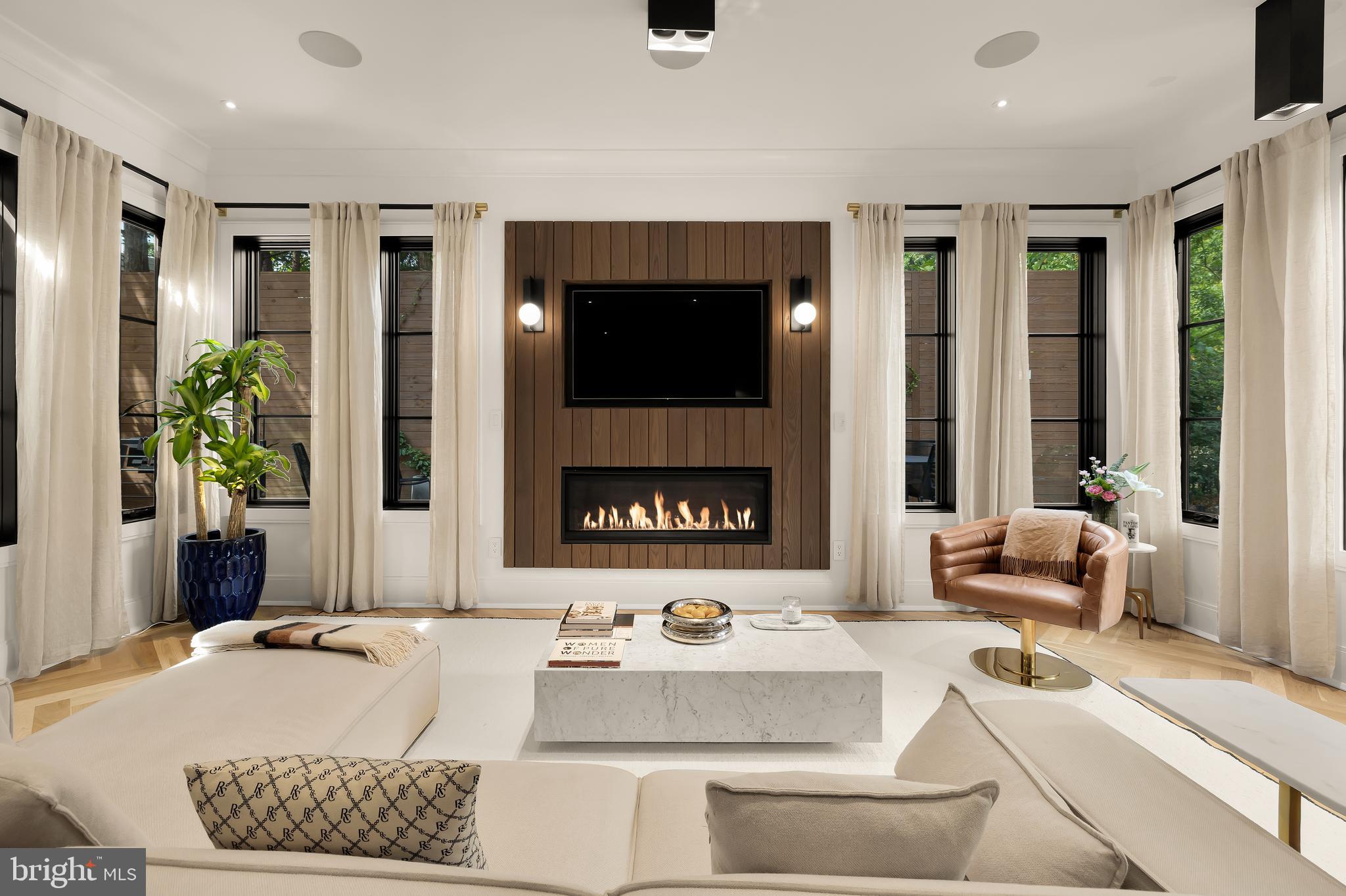 CLEVELAND PARK - Residential