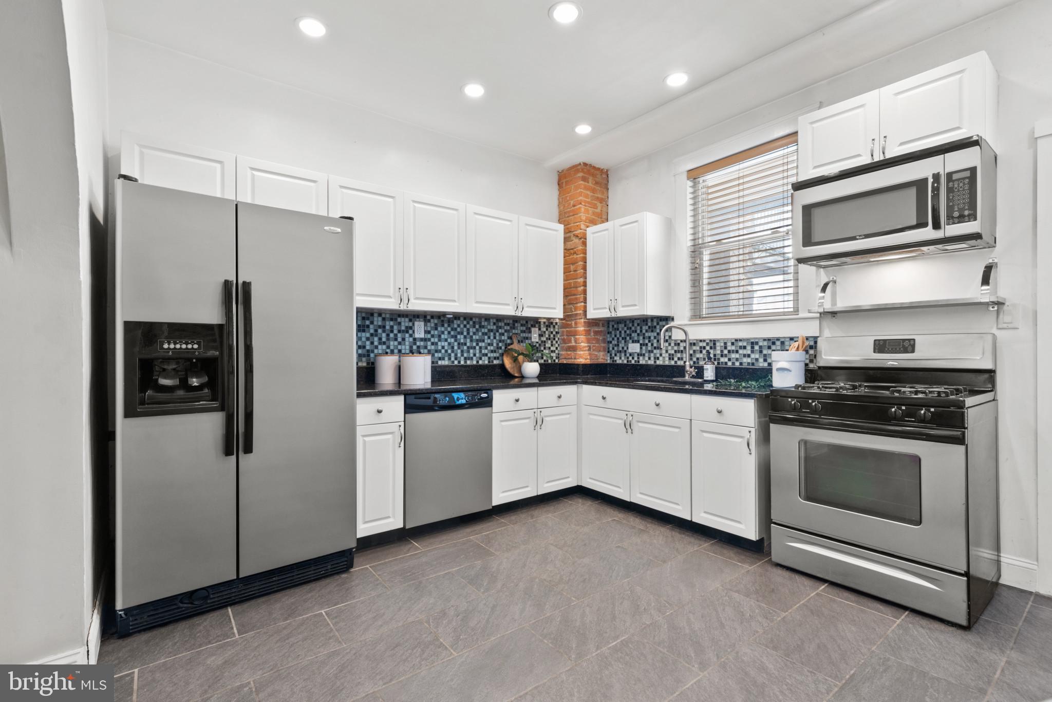 LOCUST POINT - Residential