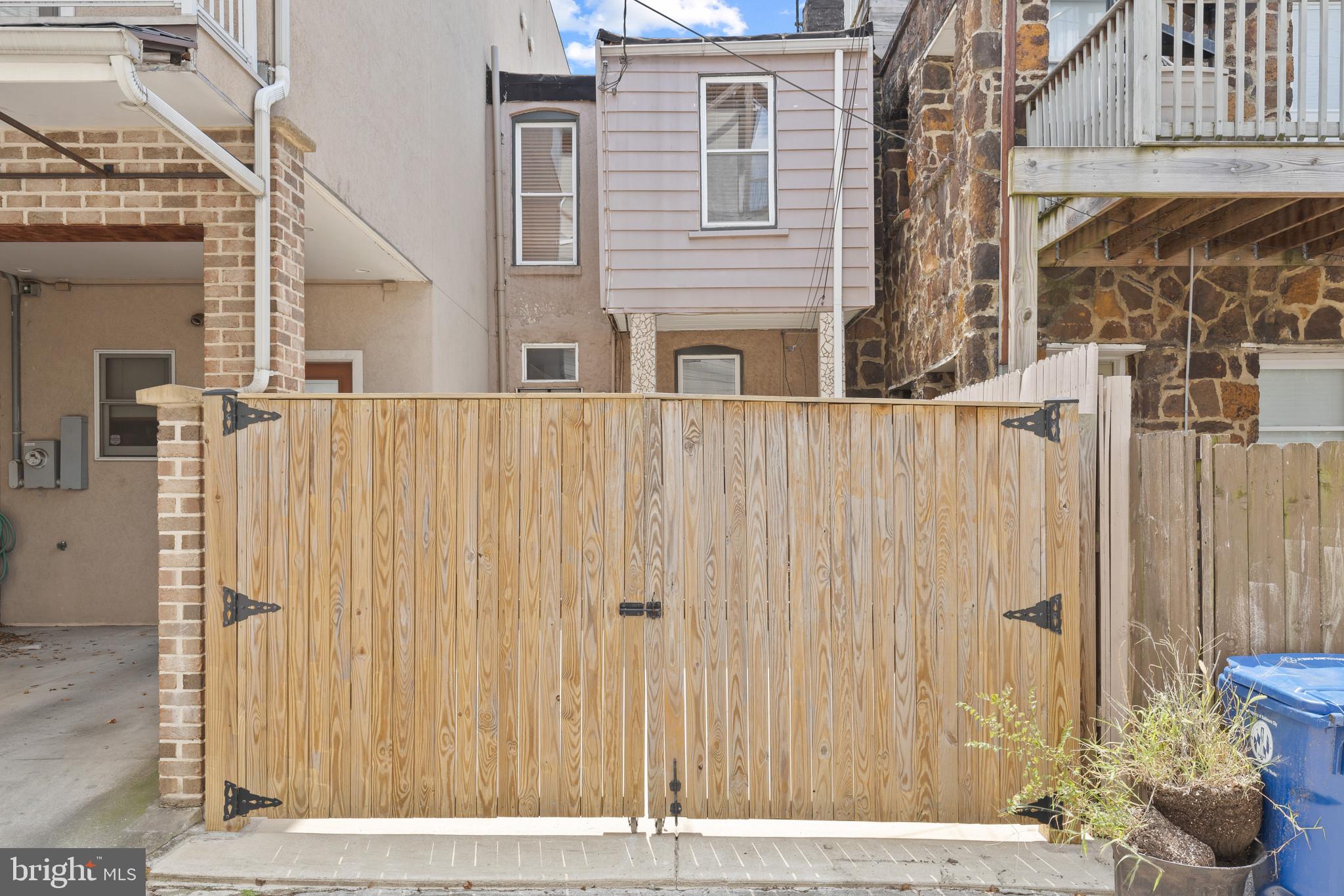 LOCUST POINT - Residential