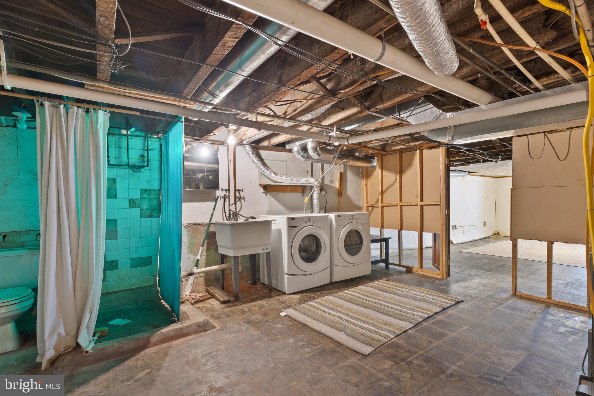 LOCUST POINT - Residential