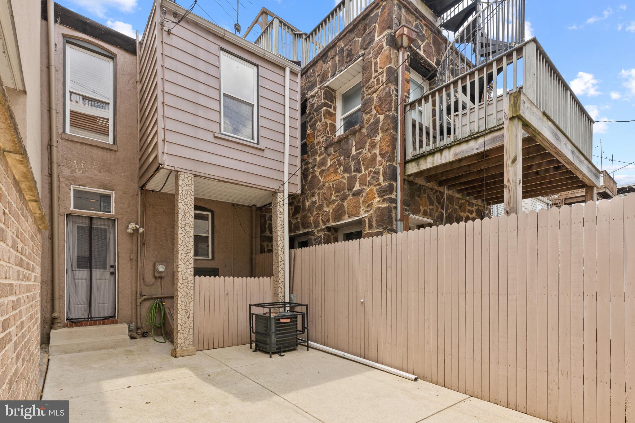 LOCUST POINT - Residential