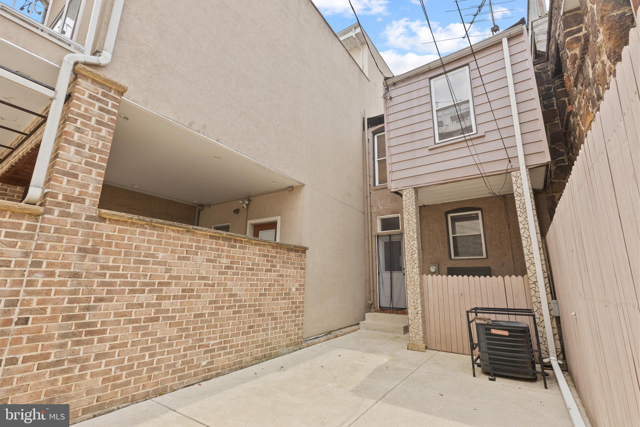 LOCUST POINT - Residential