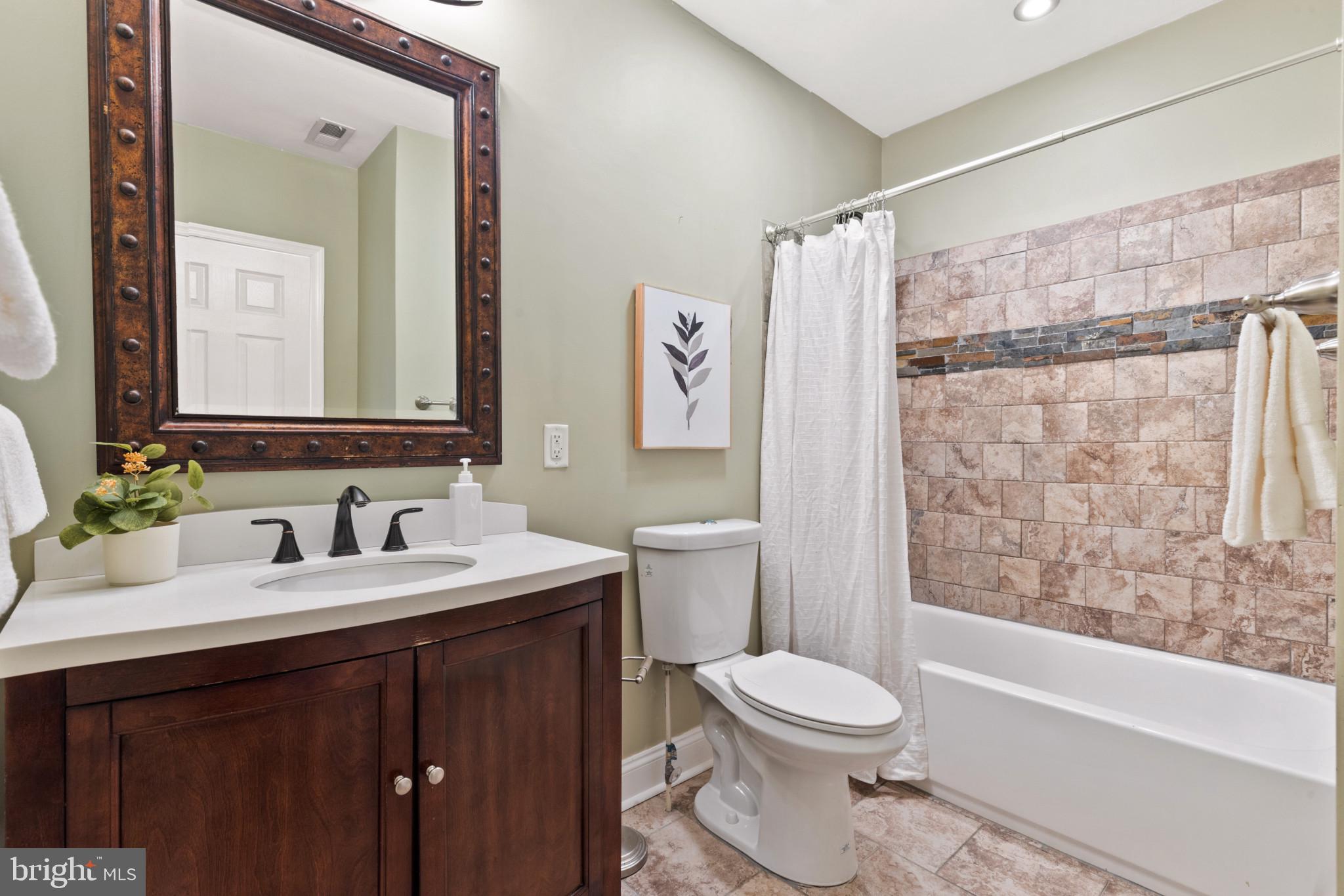 LOCUST POINT - Residential