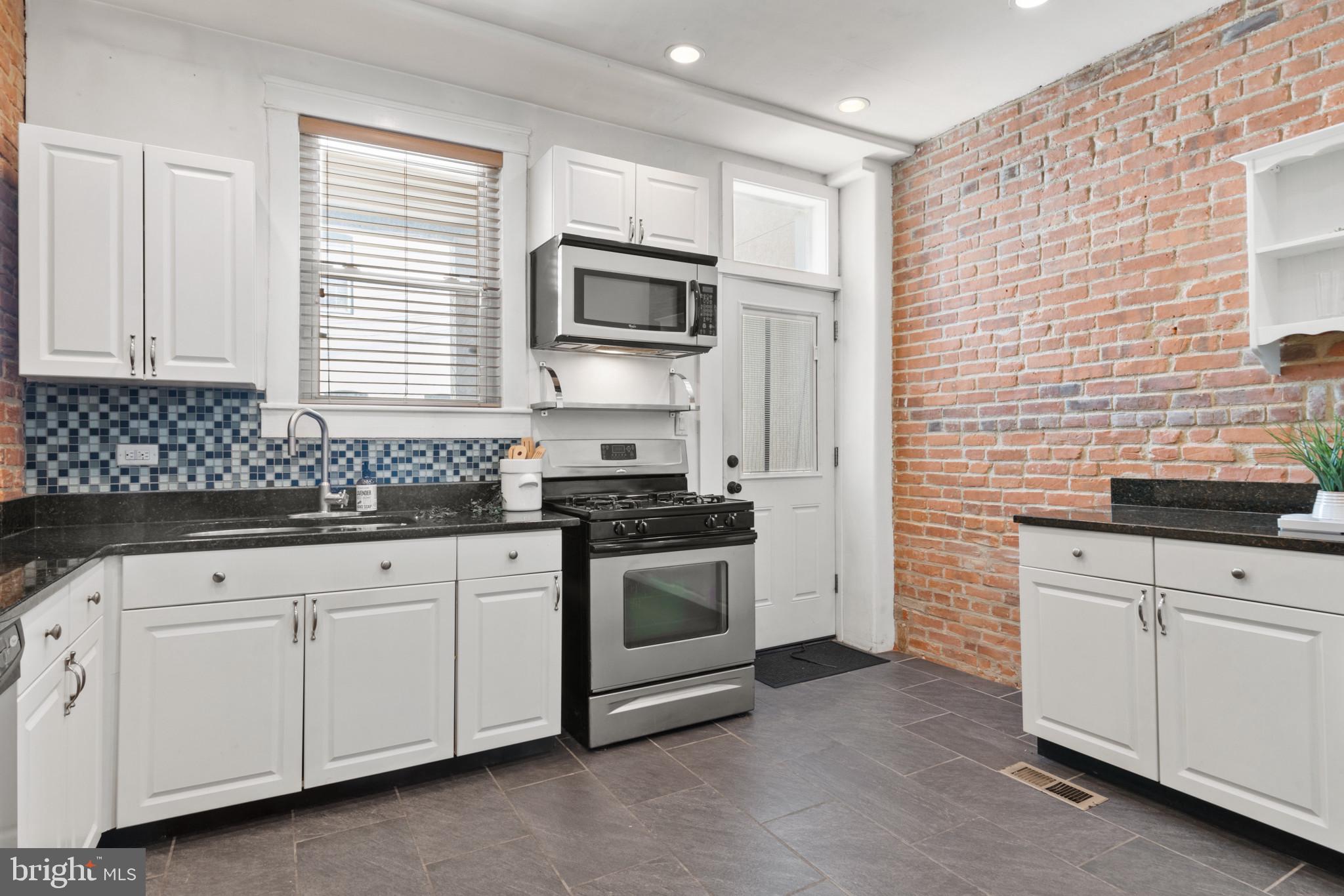 LOCUST POINT - Residential