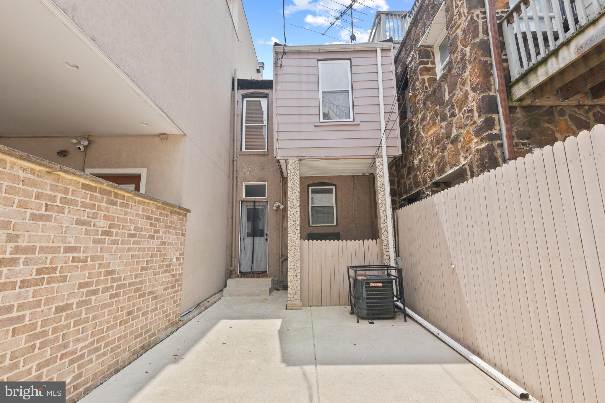 LOCUST POINT - Residential