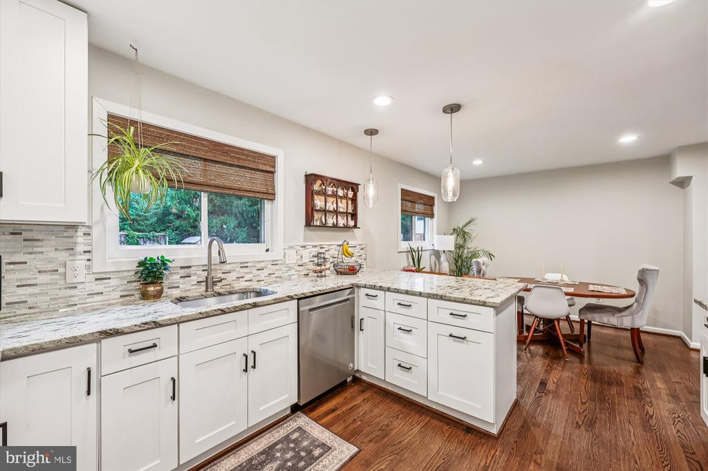Photo of 2893 Balmoral Drive, ROCKVILLE, MD 20850 (MLS # MDMC2202456)