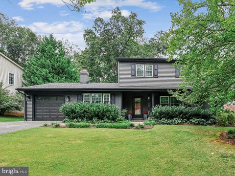 Photo of 2893 Balmoral Drive, ROCKVILLE, MD 20850 (MLS # MDMC2202456)