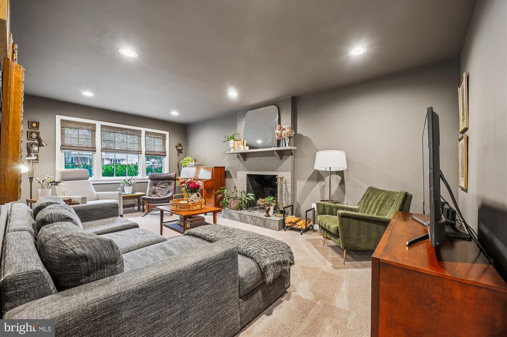 Photo of 2893 Balmoral Drive, ROCKVILLE, MD 20850 (MLS # MDMC2202456)