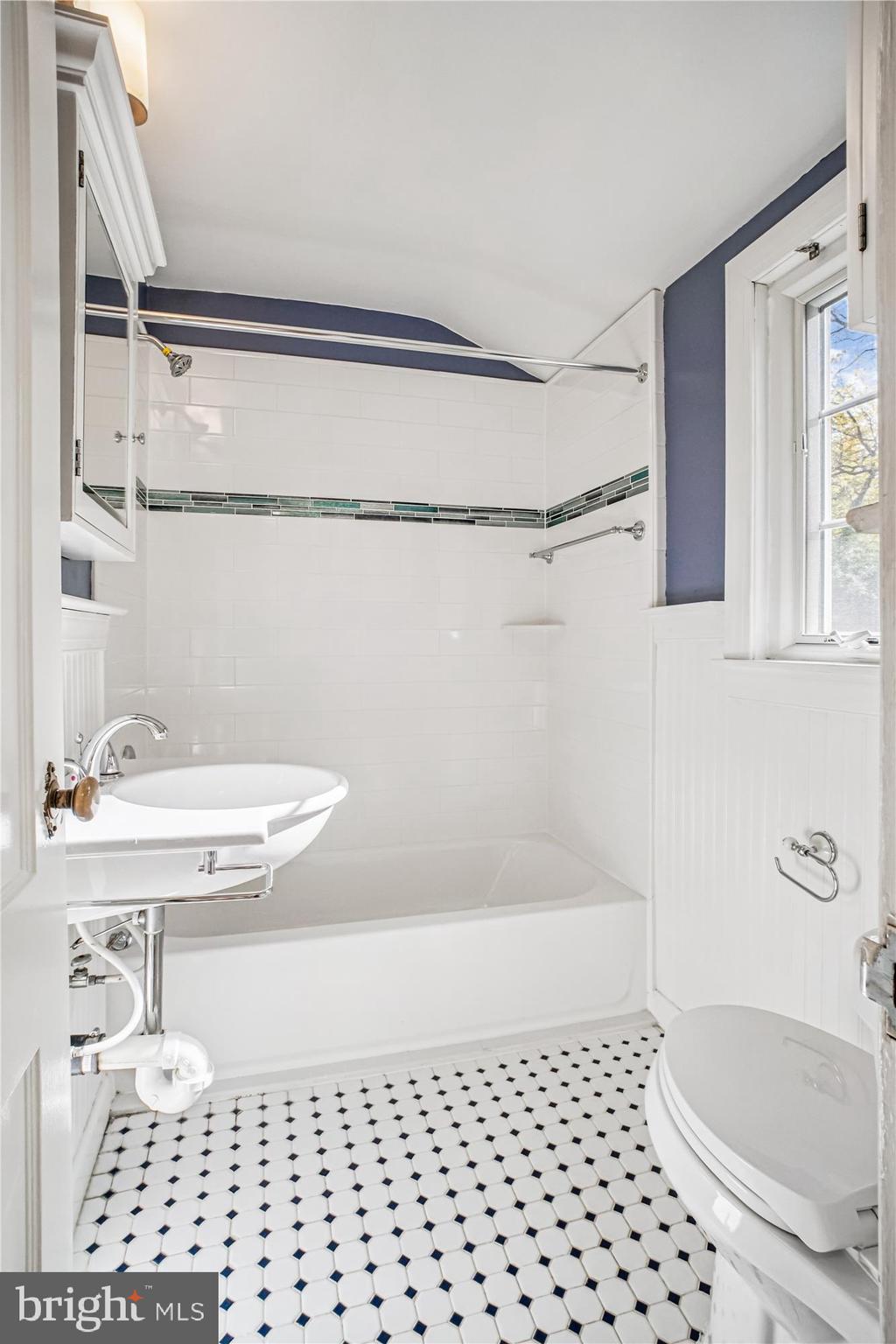 DEVONSHIRE - Residential Lease