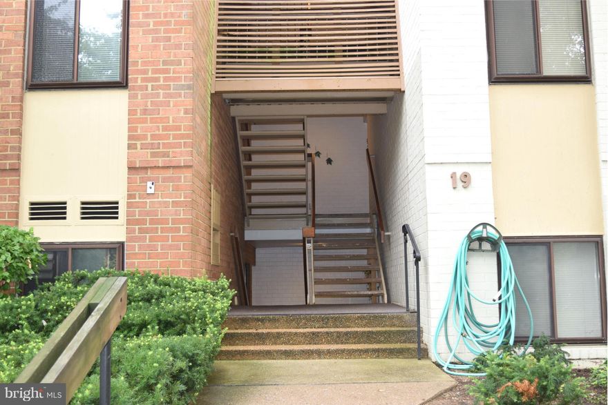 RARE OPPORTUNITY TO RENT IN CROSS KEYS! THIS ONE YOU DON'T WANT TO MISS. THIS PROPERTY SITS WITHIN A GATED COMMUNITY WITH ON-SITE SECURITY  AND IS SURROUNDED BY SHOPPING, RESTAURANTS, TENNIS COURTS, AND A POOL ALL WITHIN THE COMMUNITY. CROSS KEYS FEATURES BIKE/WALK PATHS THROUGHOUT. REMODELED KITCHEN AND BRAND NEW FLOORING! SET UP YOUR APPOINTMENT TODAY!