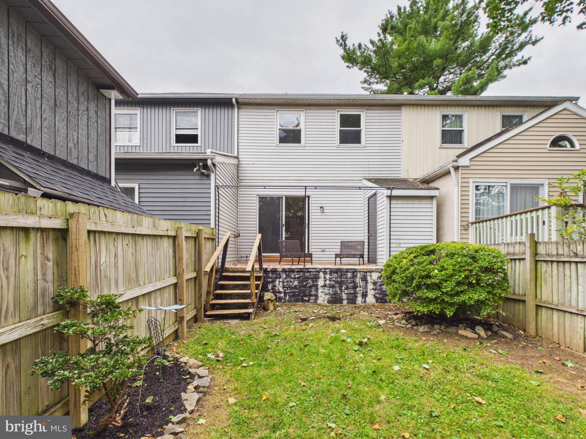 623 E WALNUT STREET