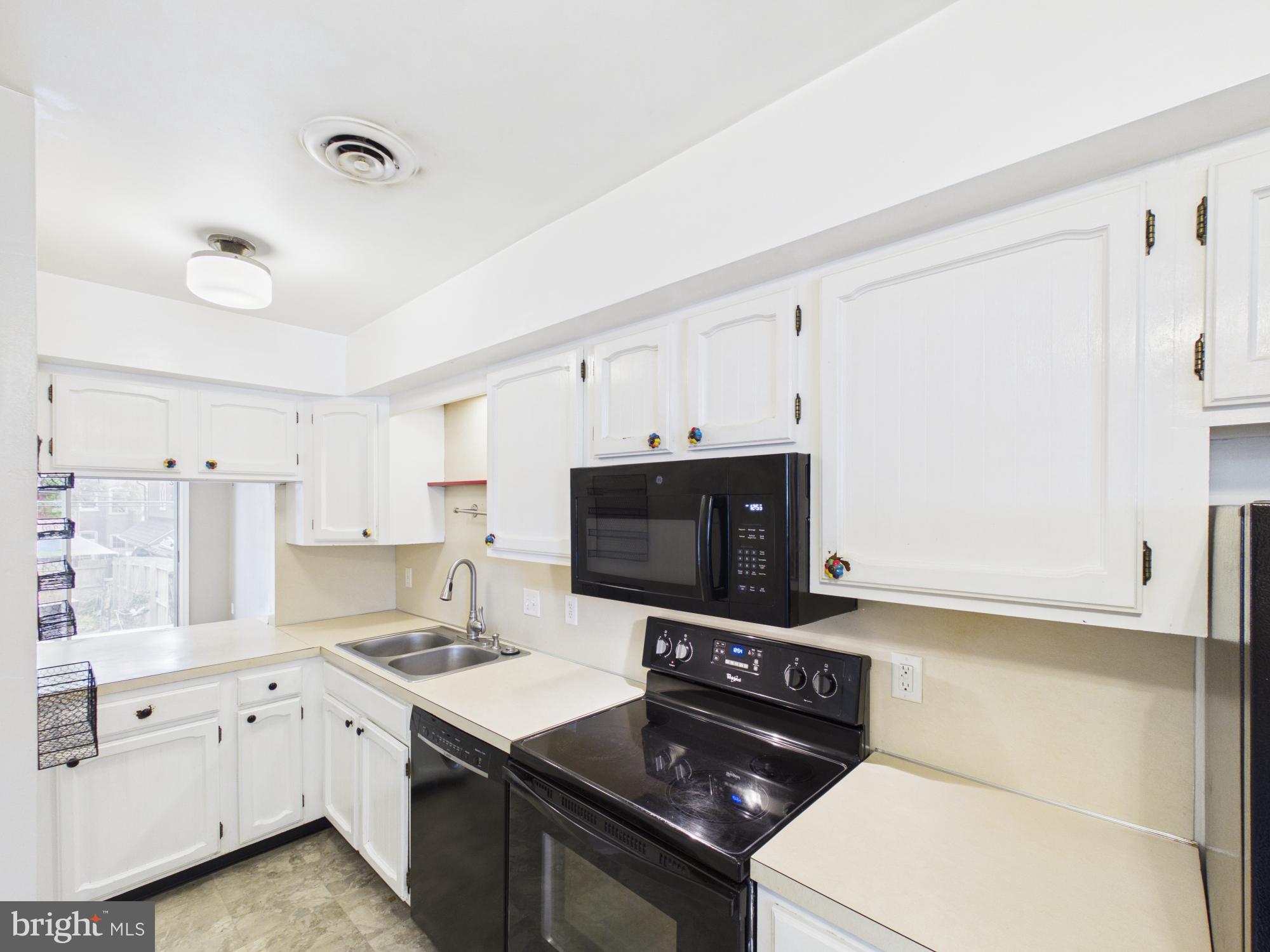 623 E WALNUT STREET