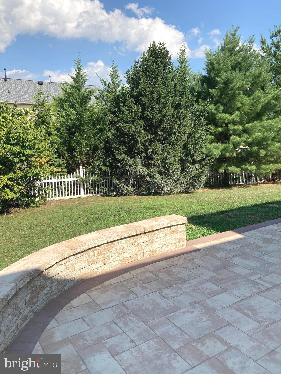 KINGS CROSSING - Residential Lease