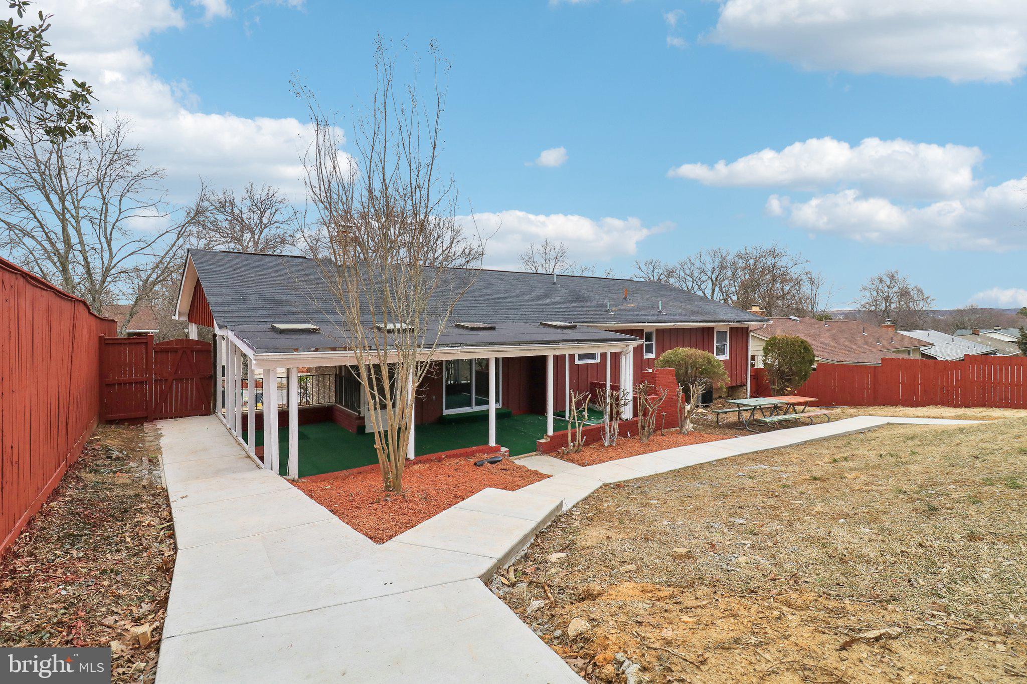 WARBURTON MANOR - Residential