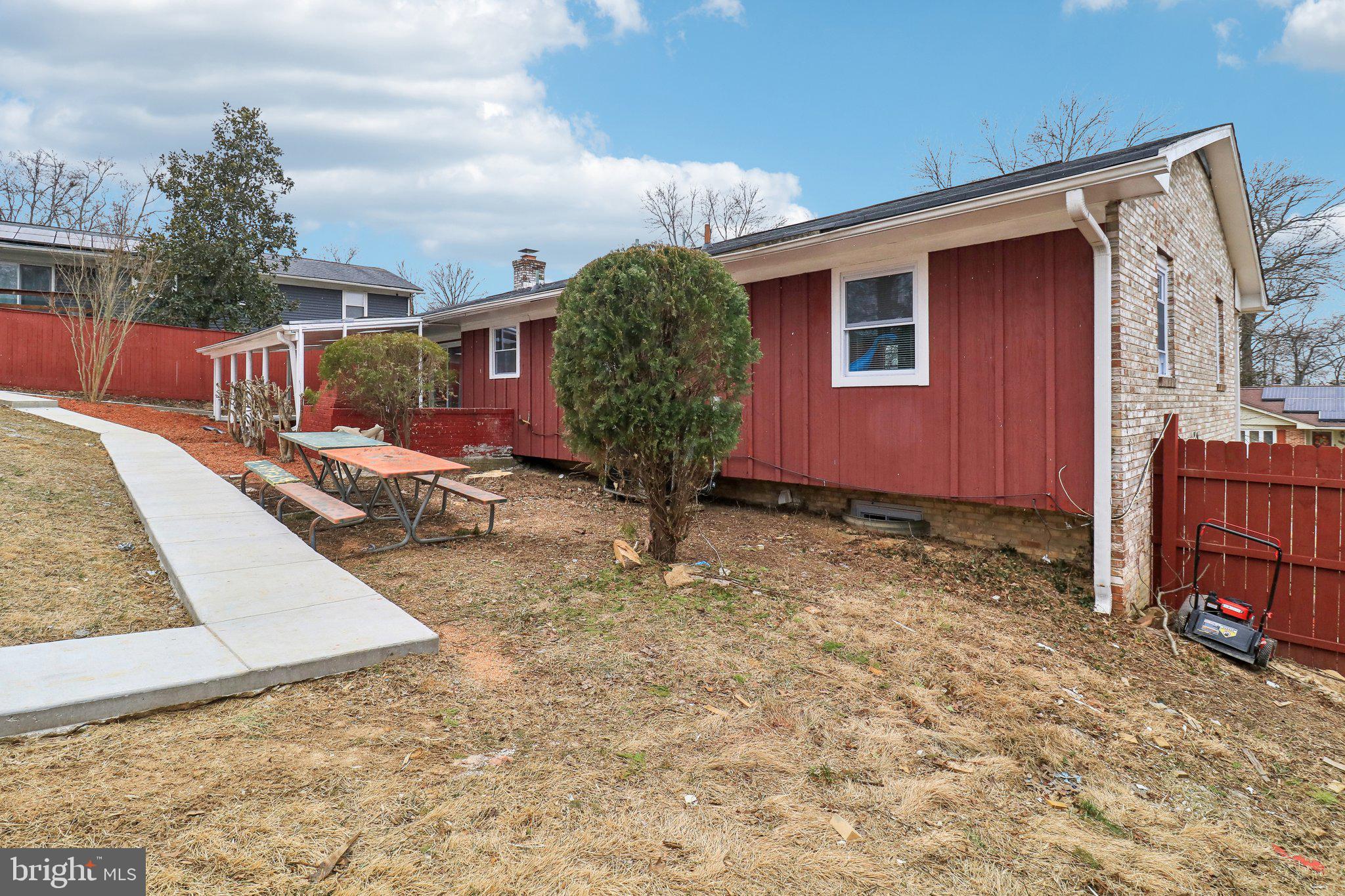 WARBURTON MANOR - Residential