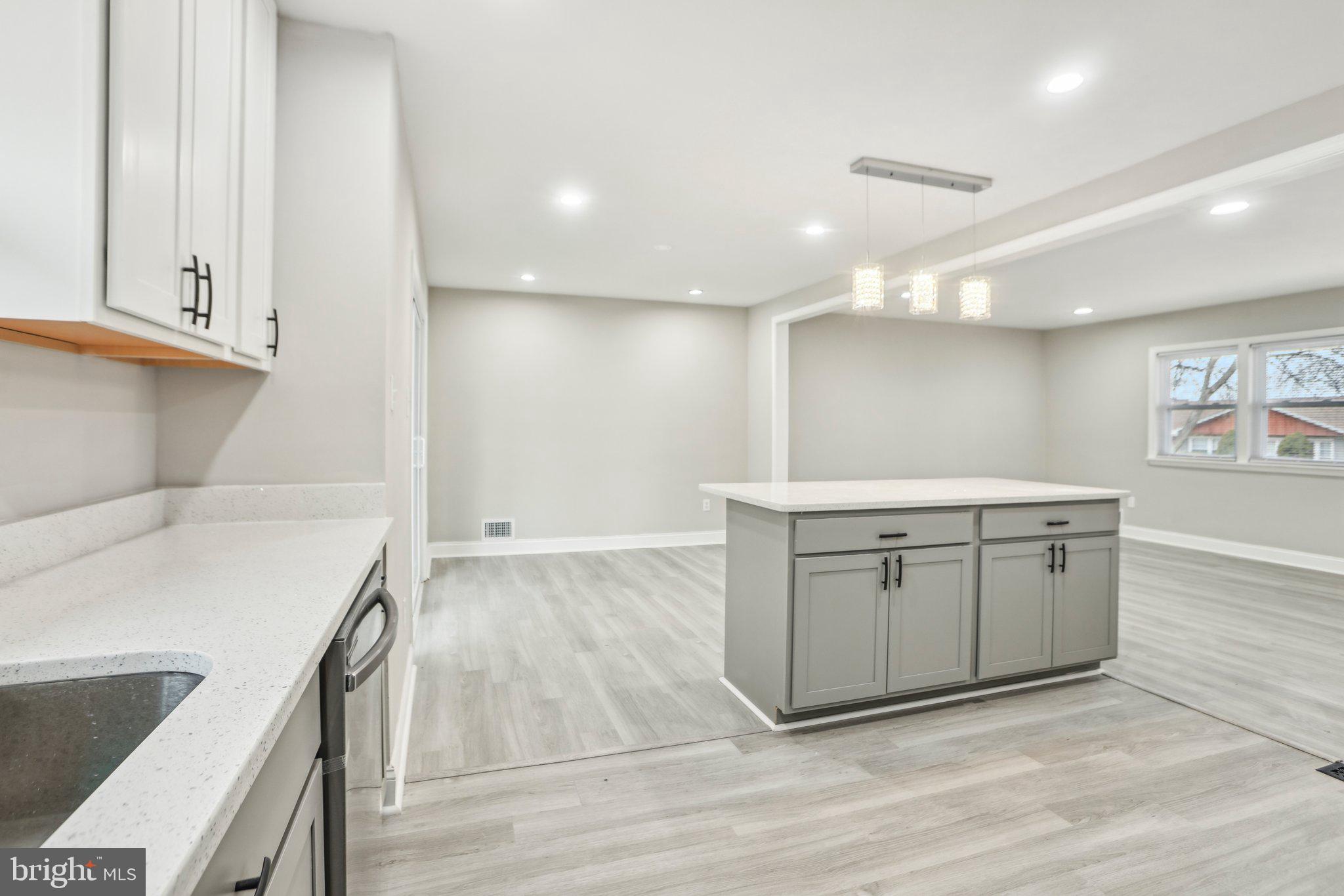 WARBURTON MANOR - Residential