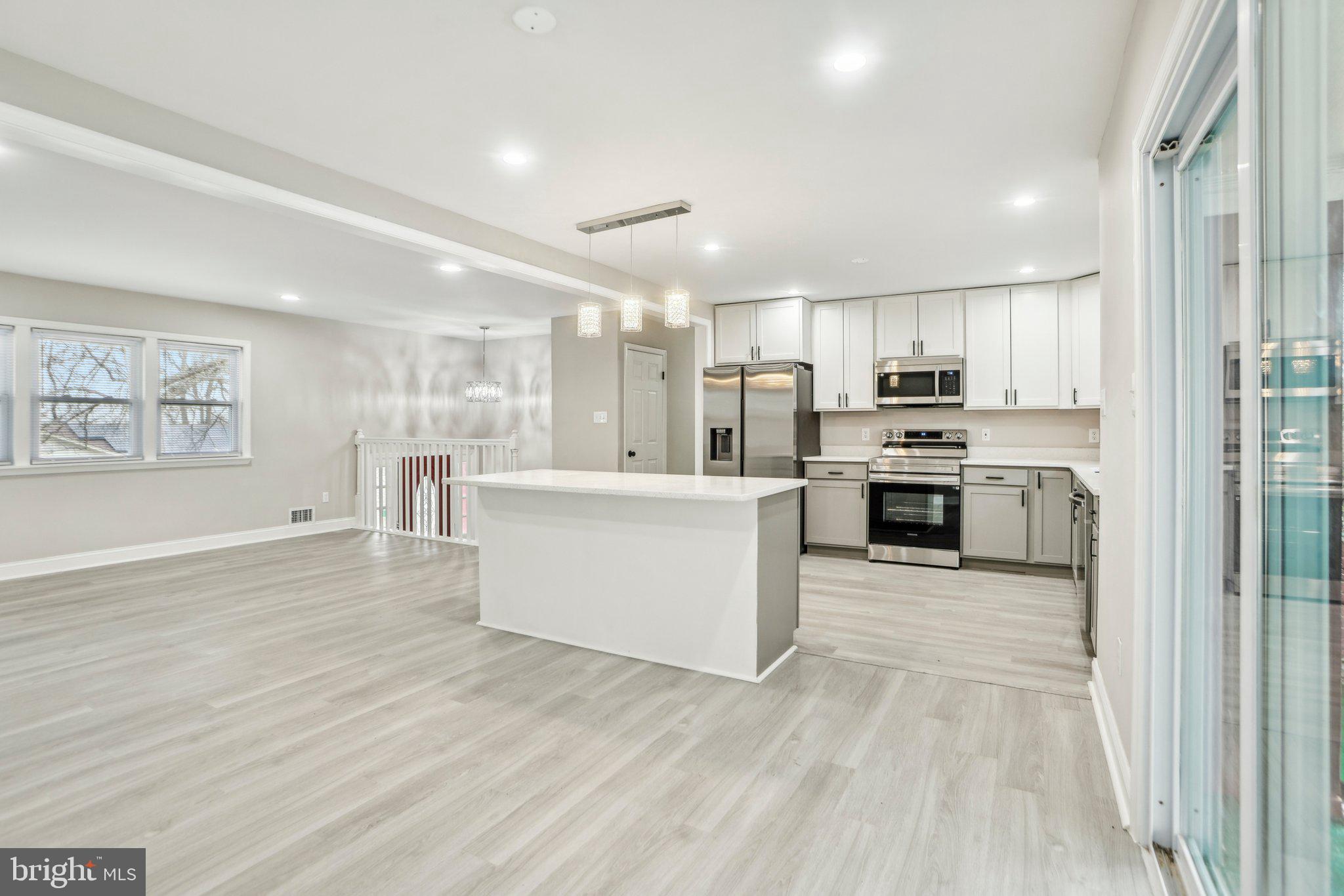 WARBURTON MANOR - Residential