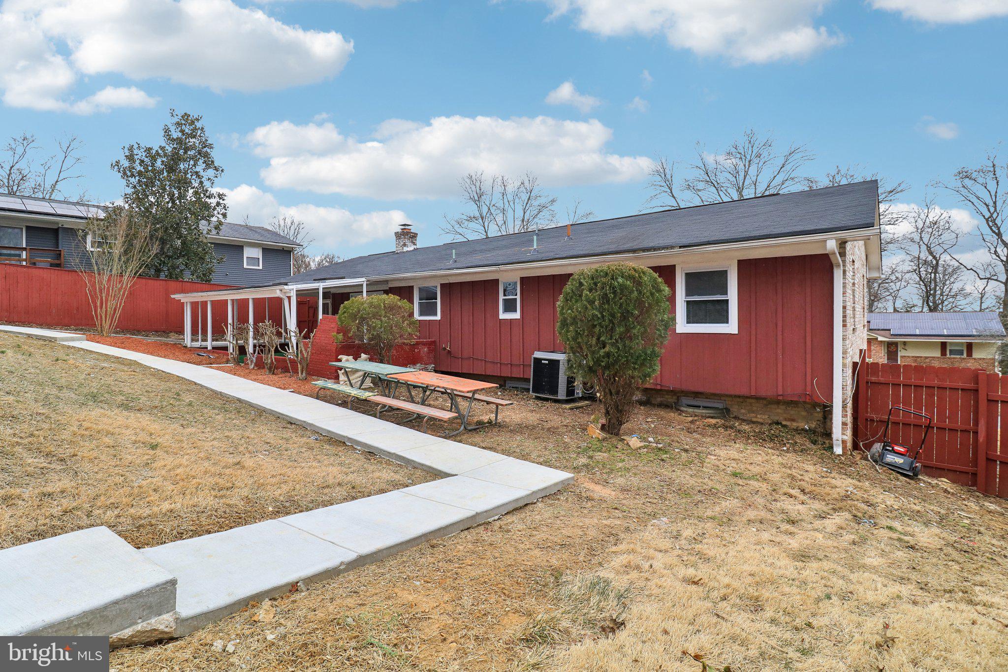 WARBURTON MANOR - Residential