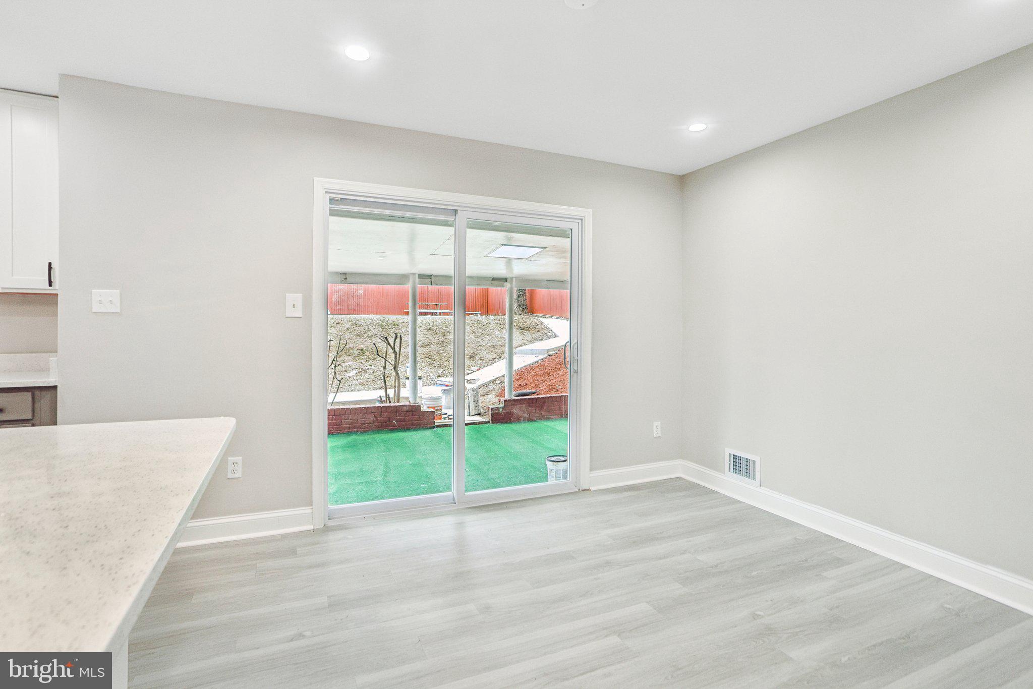 WARBURTON MANOR - Residential