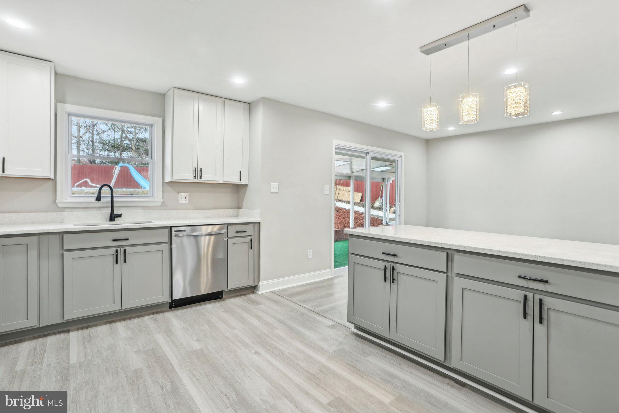 WARBURTON MANOR - Residential