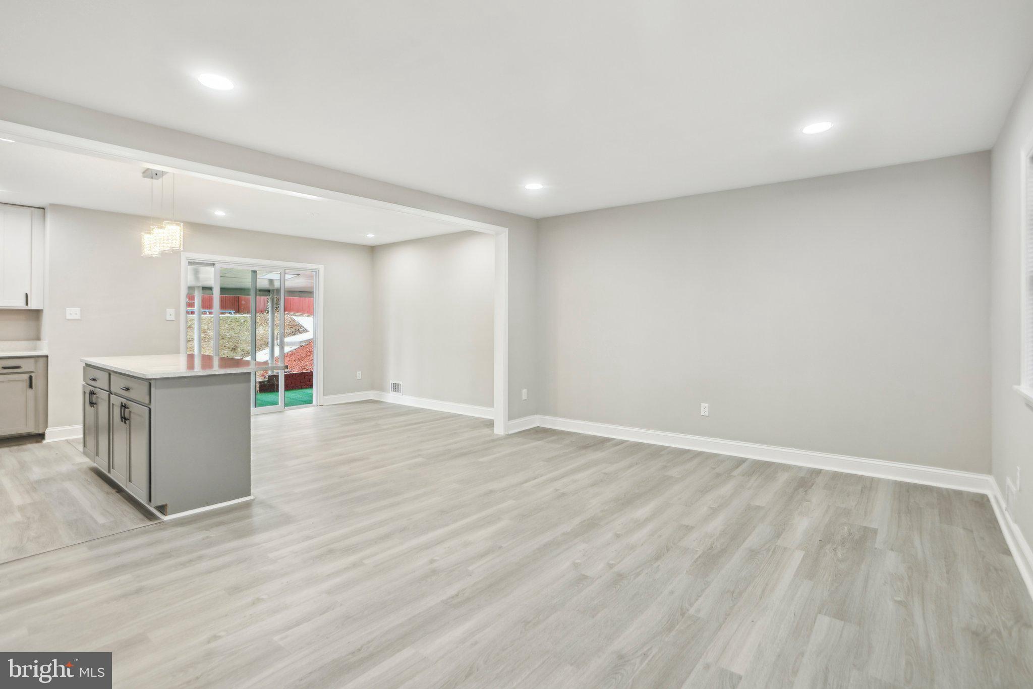 WARBURTON MANOR - Residential