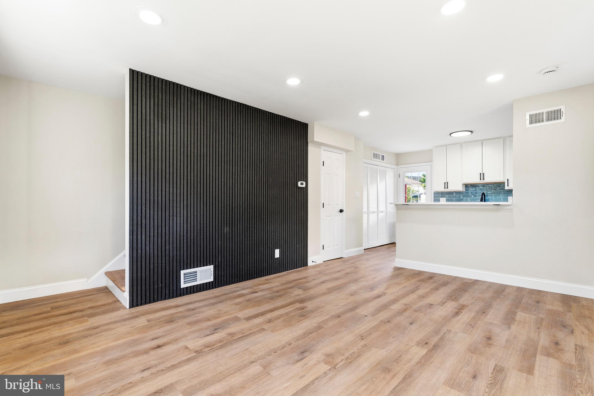 2621 S FOUR MILE RUN DRIVE