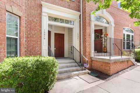 Photo of 15081 Leicestershire Street, WOODBRIDGE, VA 22191 (MLS # VAPW2128898)