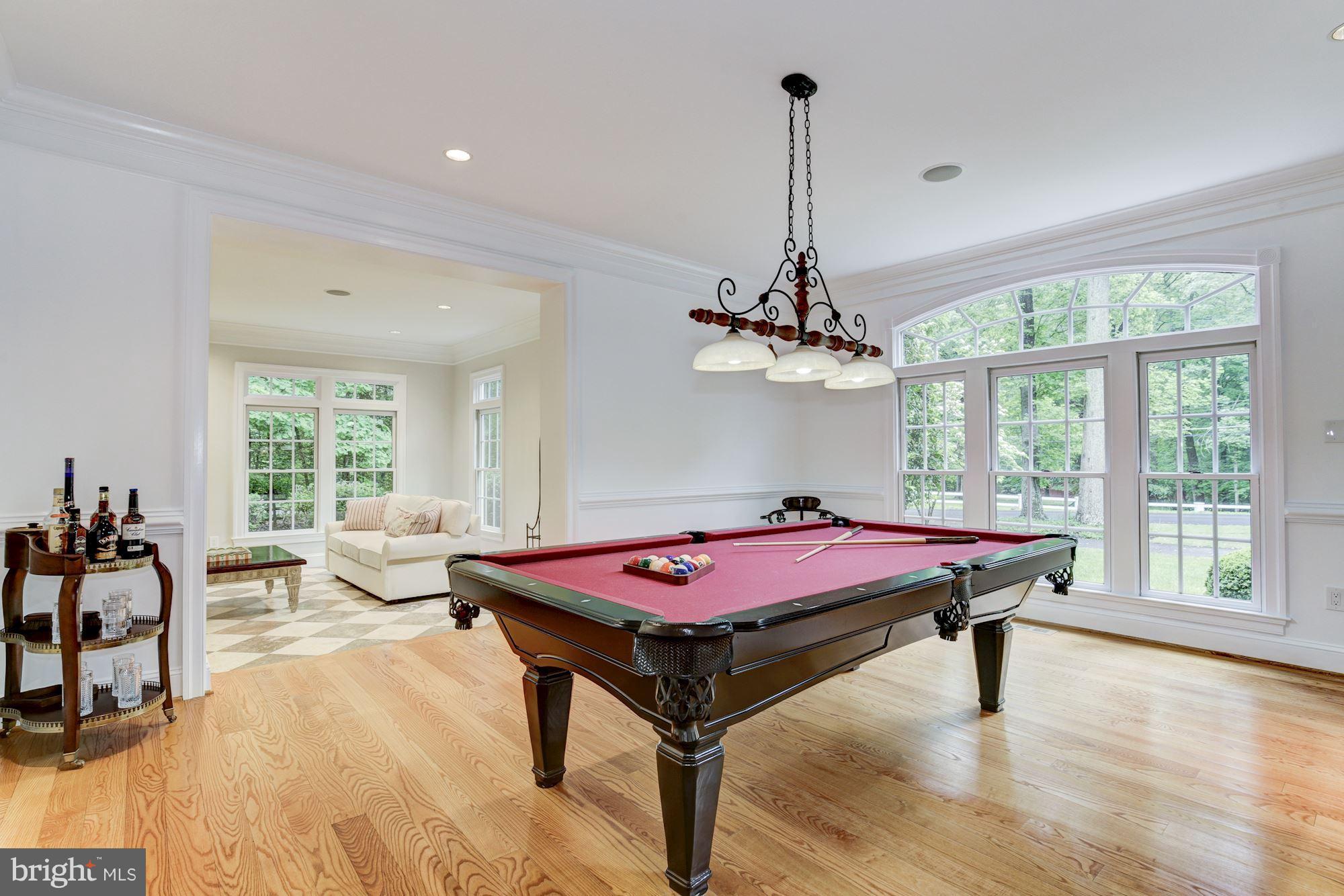 POTOMAC OUTSIDE - Residential