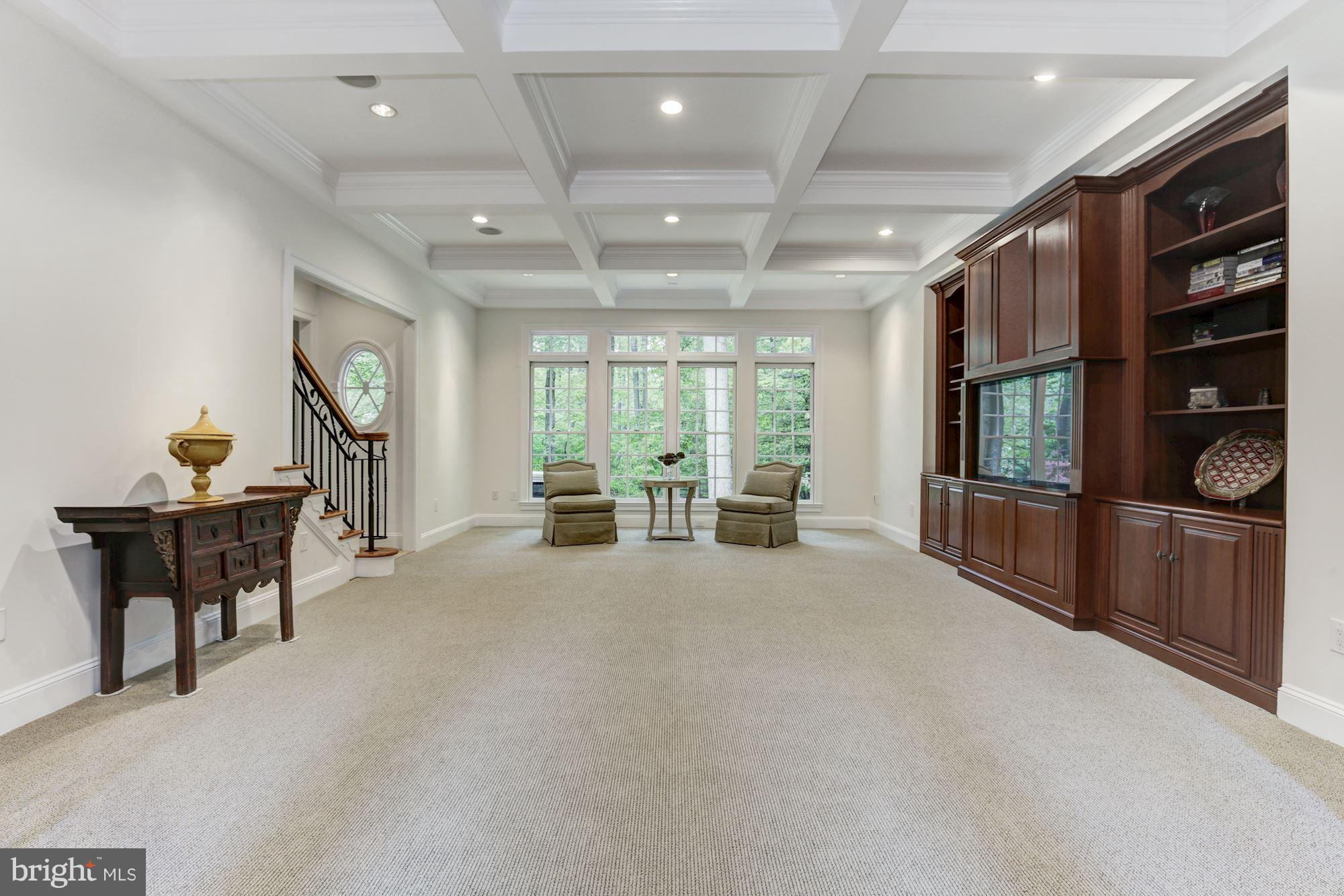 POTOMAC OUTSIDE - Residential