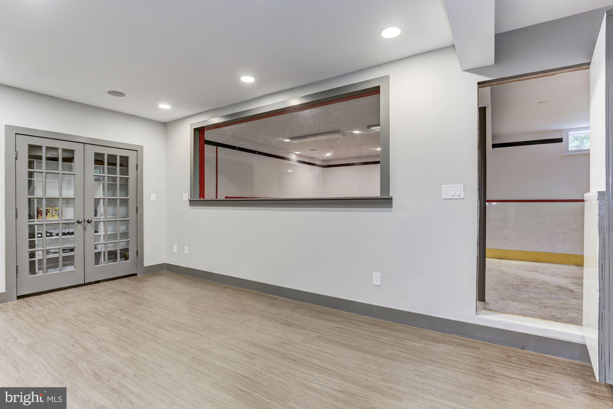 POTOMAC OUTSIDE - Residential