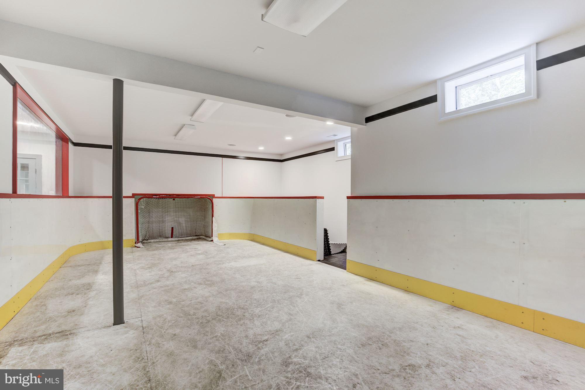 POTOMAC OUTSIDE - Residential