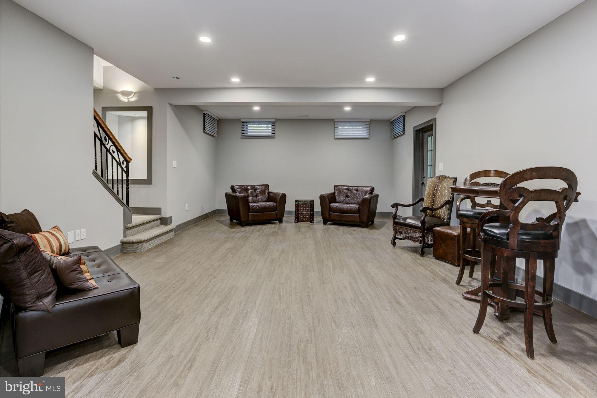 POTOMAC OUTSIDE - Residential