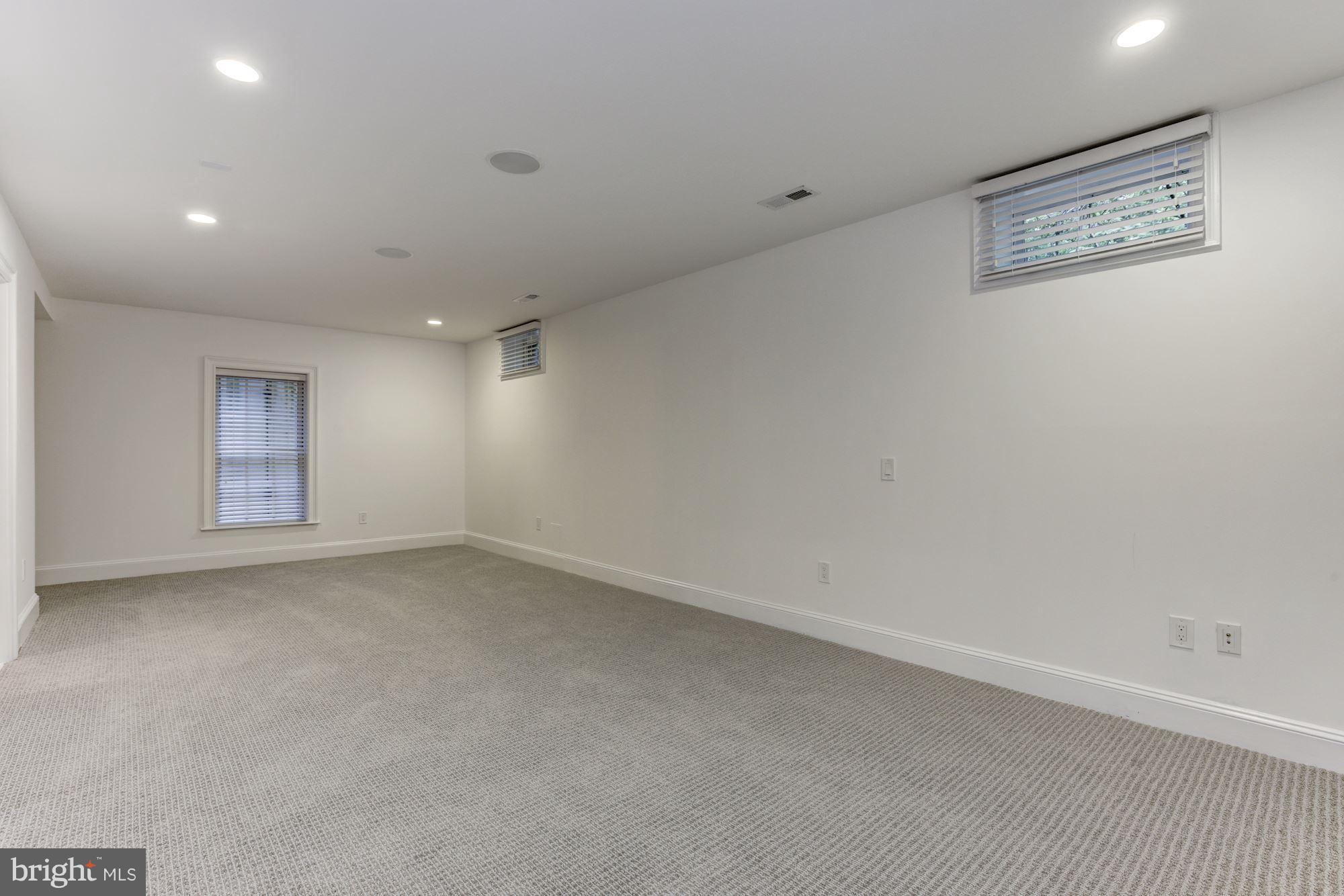 POTOMAC OUTSIDE - Residential