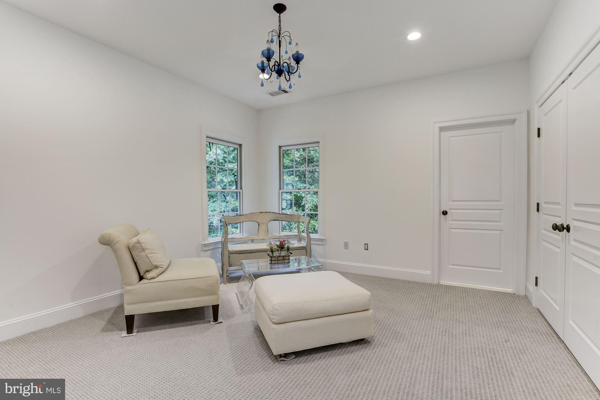 POTOMAC OUTSIDE - Residential