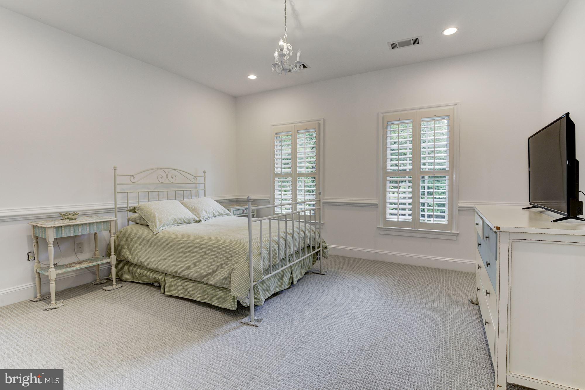 POTOMAC OUTSIDE - Residential