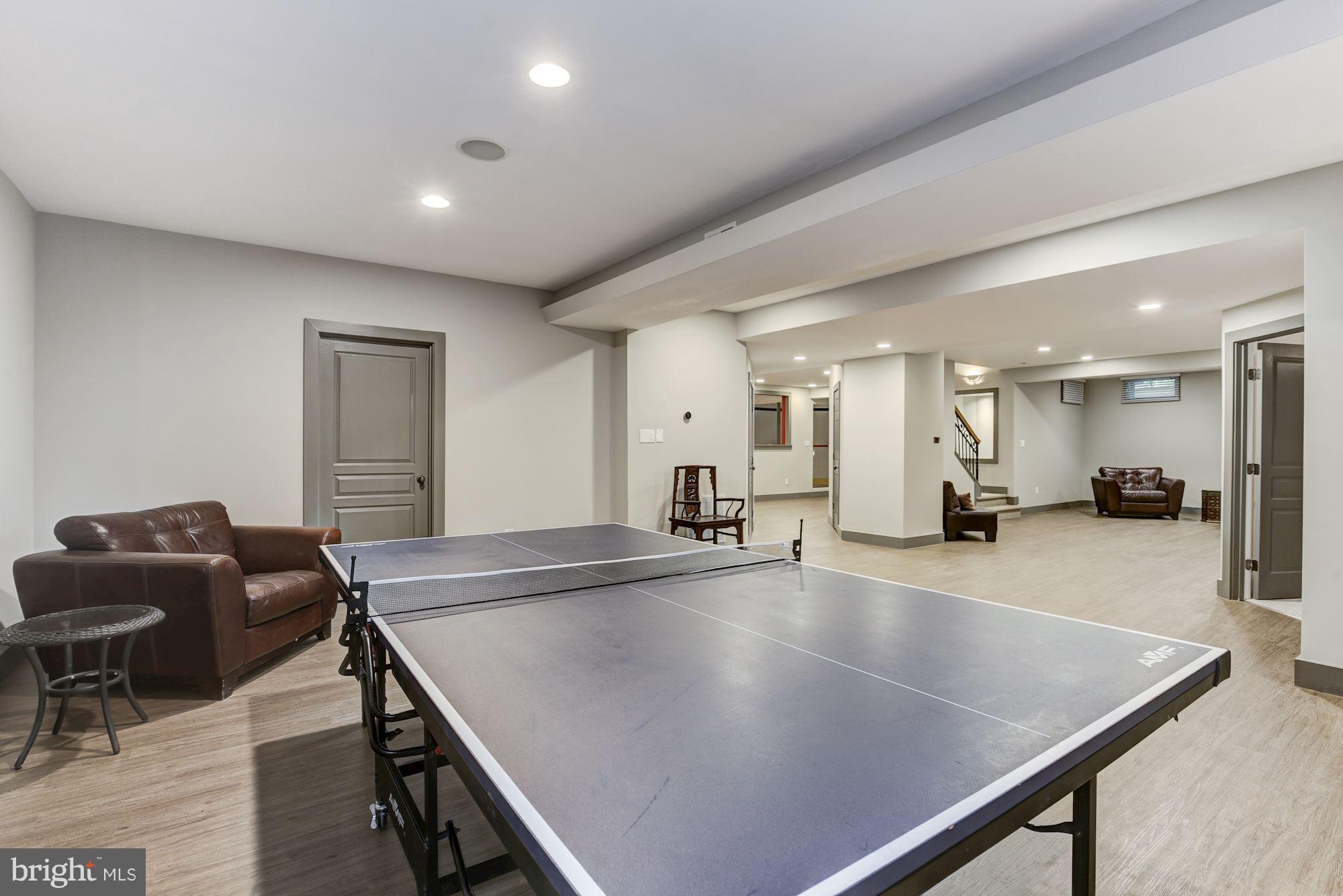 POTOMAC OUTSIDE - Residential