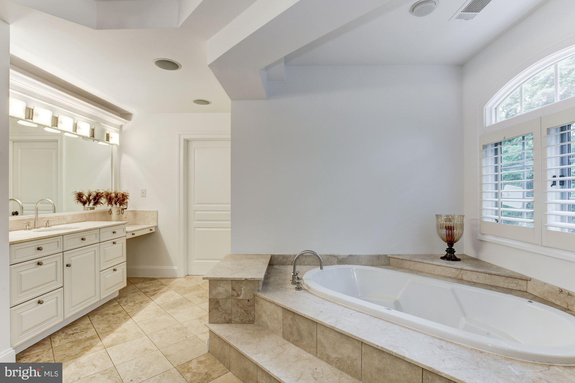 POTOMAC OUTSIDE - Residential