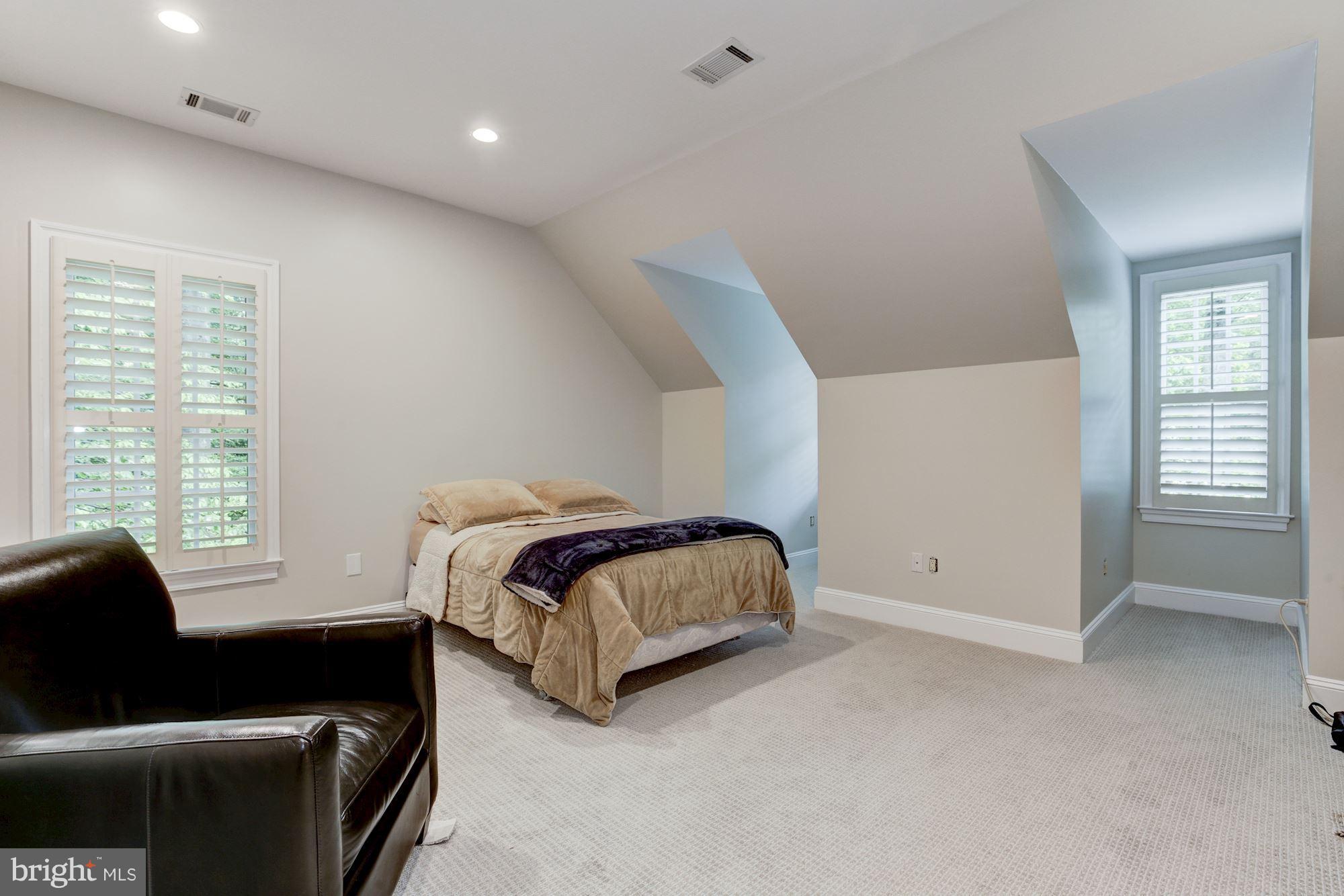 POTOMAC OUTSIDE - Residential