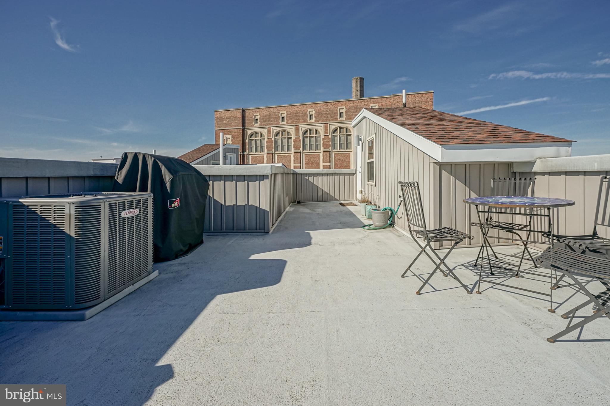 EAST KENSINGTON - Residential